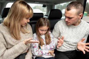 Signes de parents dominateurs et leur impact sur l'autonomie des enfants