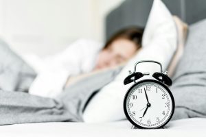 Réveil éducatif coloré pour aider les enfants à comprendre les horaires